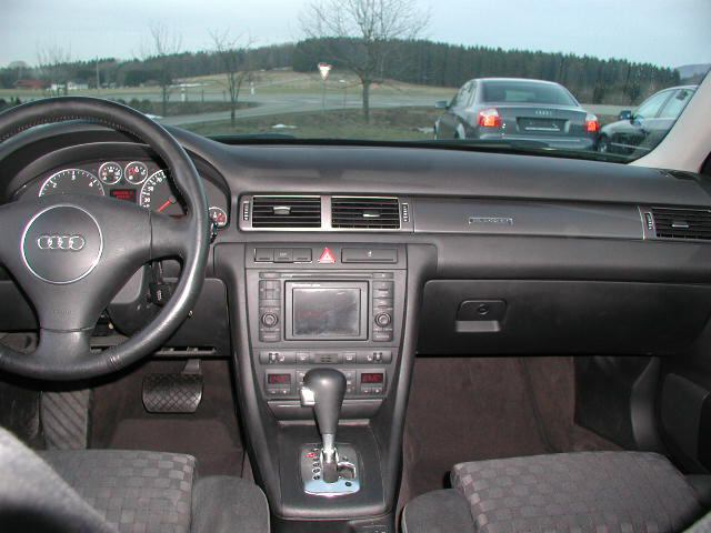 Audi A6 2.5 TDI QUATTRO,NAVI-PLUS,SITZHEIZUNG,TIPT